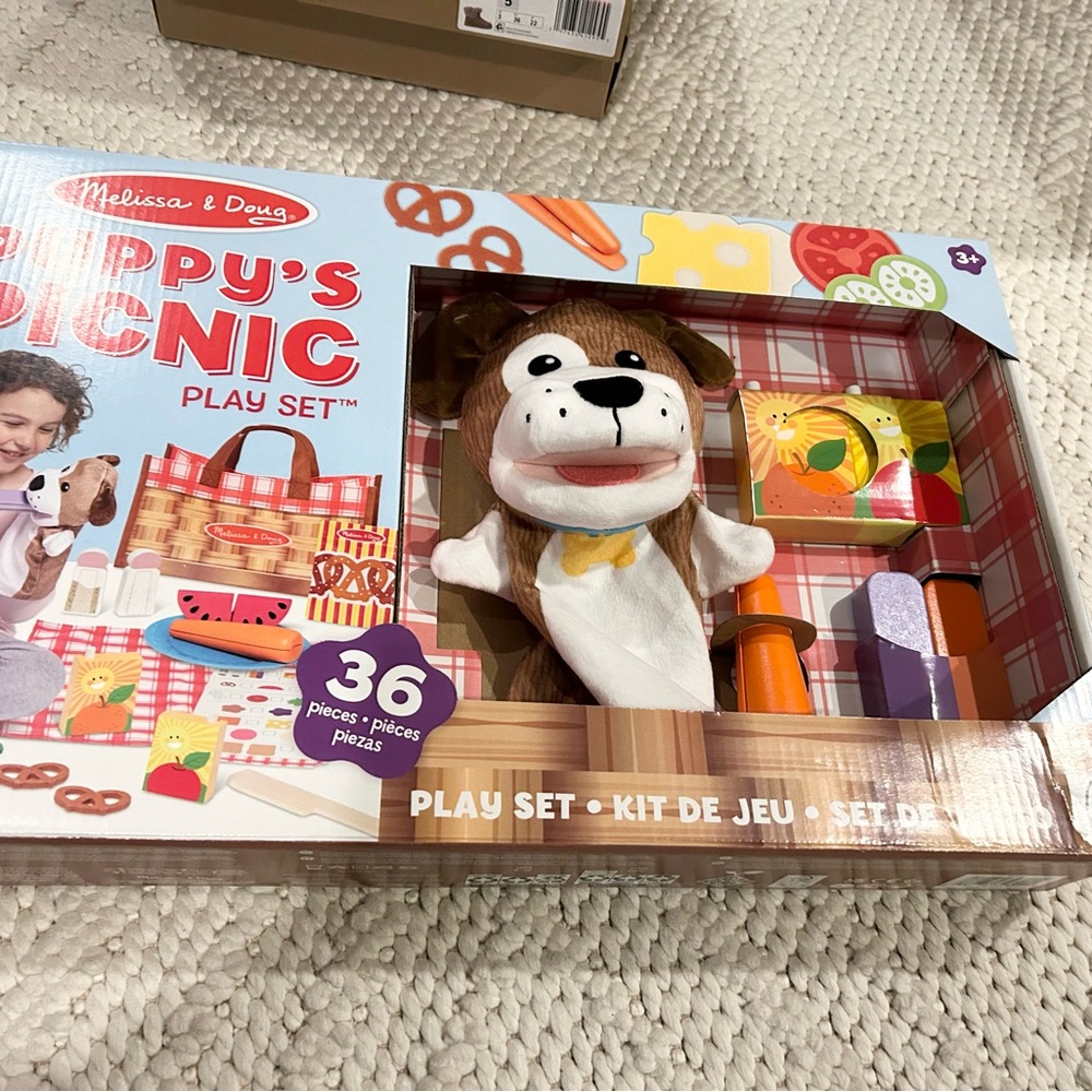 Melissa & Doug Puppy's Picnic Play Set with Brown and White Puppy
